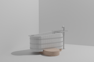 Die Kleiderwanne beinhaltet einerseits die Umwandlung von Altkleidern zu einem neuen Nutzmaterial und ist zugleich die Plattform für die Reflektion der eigenen Haltung gegenüber Kleidung und Textilien.